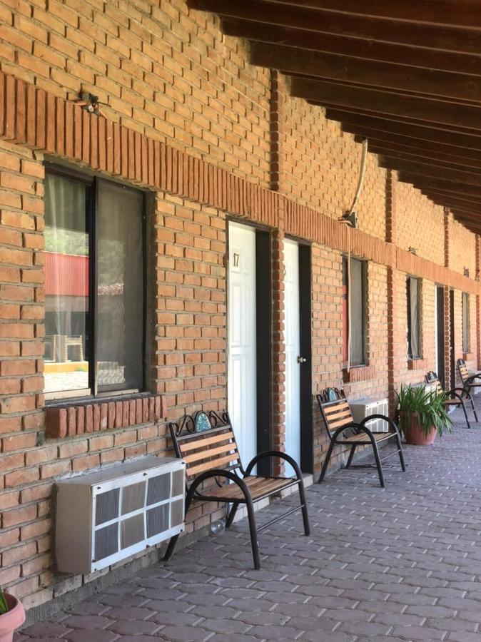 Hotel Y Balneario Ojo Caliente Camargo Esterno foto