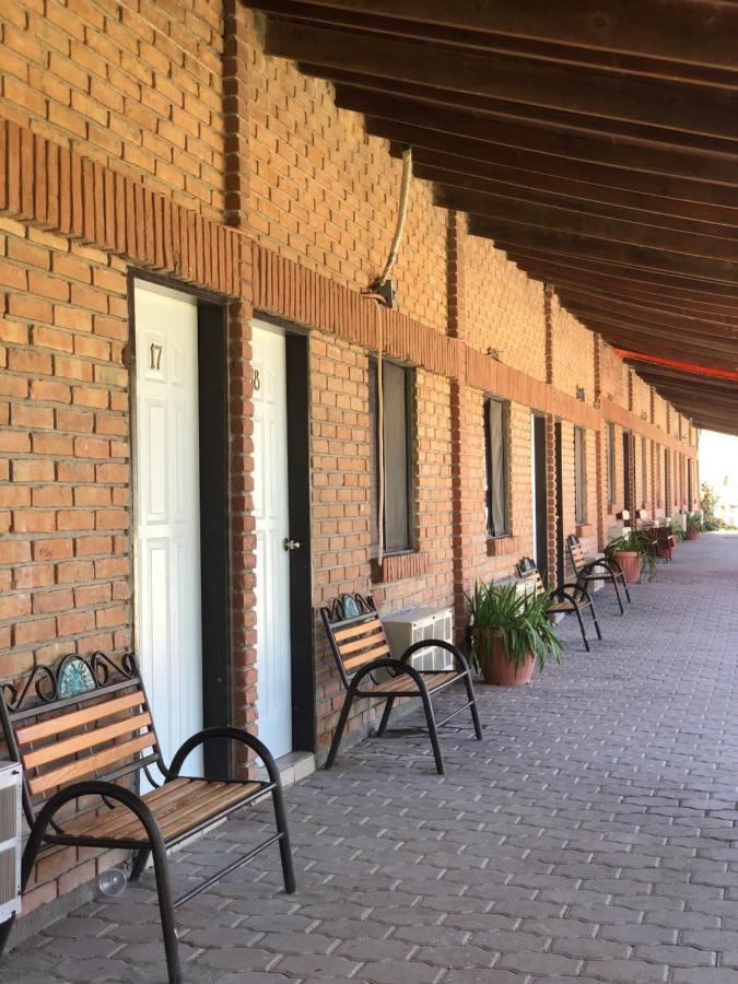Hotel Y Balneario Ojo Caliente Camargo Esterno foto
